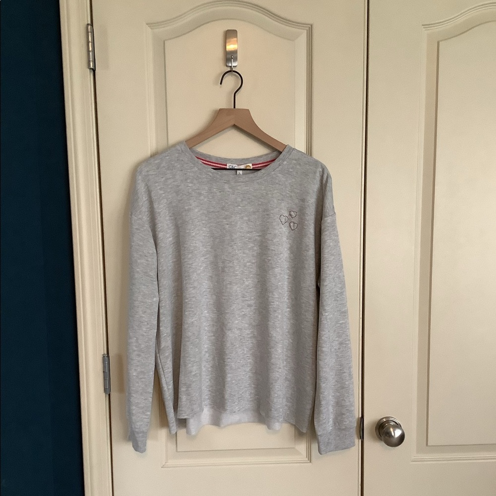 C & C California Gray Sweatshirt Raw Hem Heart Embroidery Si…